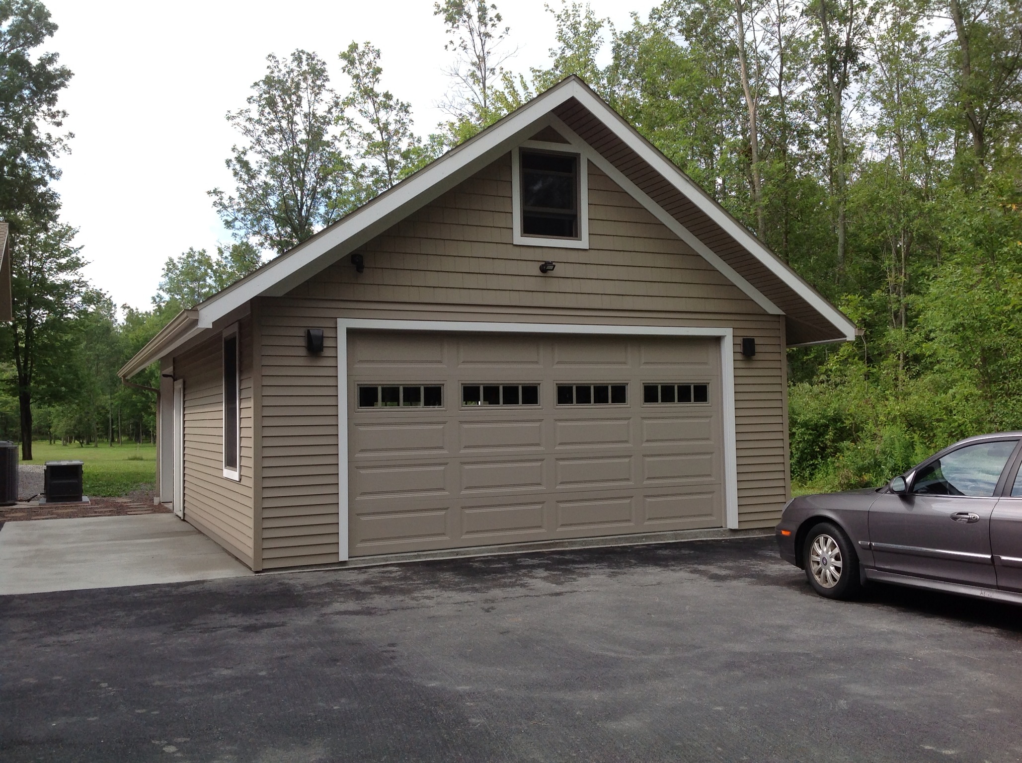 Detached Garage, Upstairs Windows