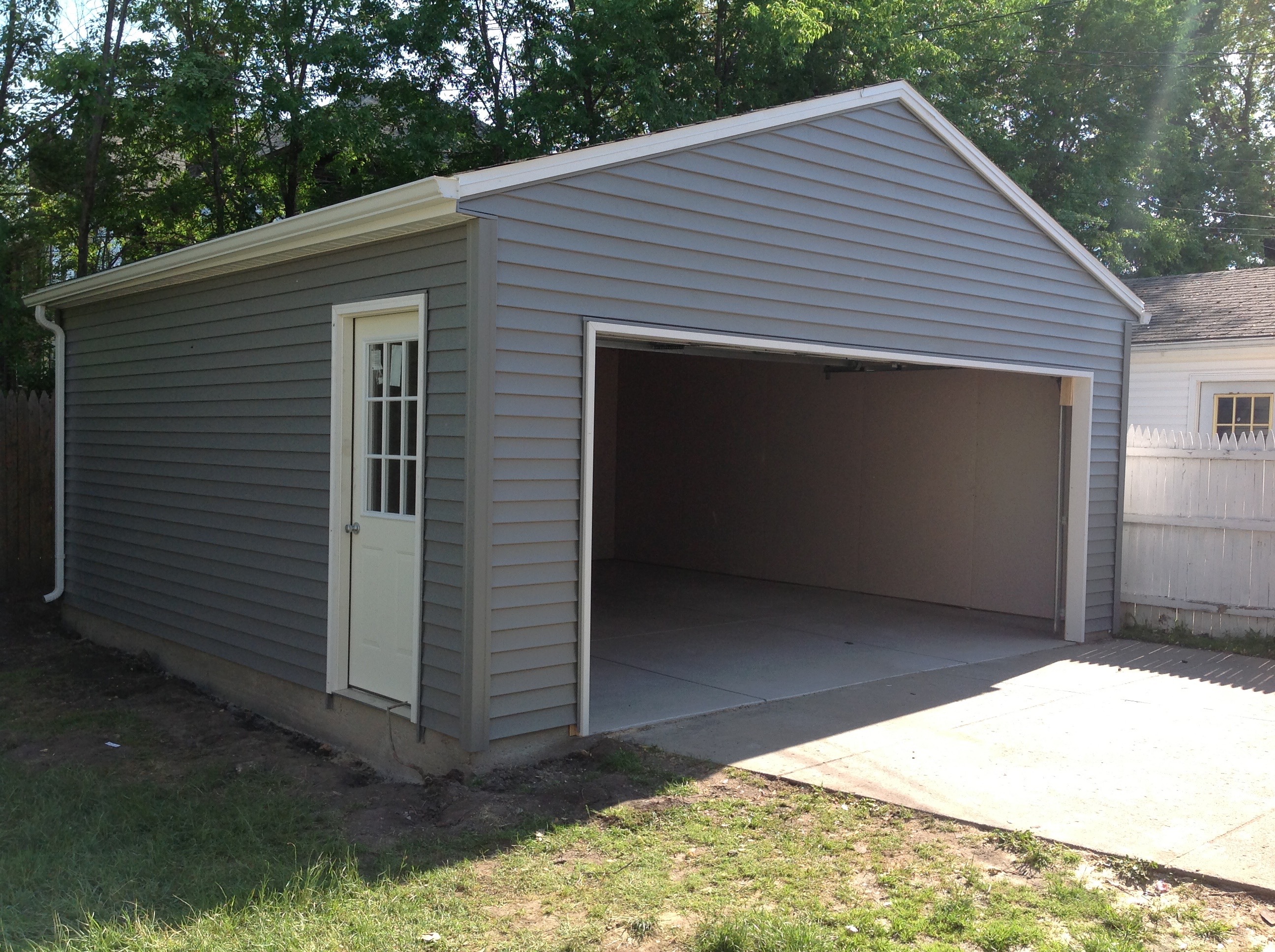 Detached garage